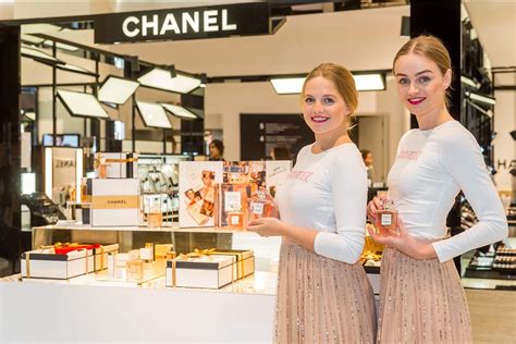 chanel bijenkorf vacature|chanel job description.